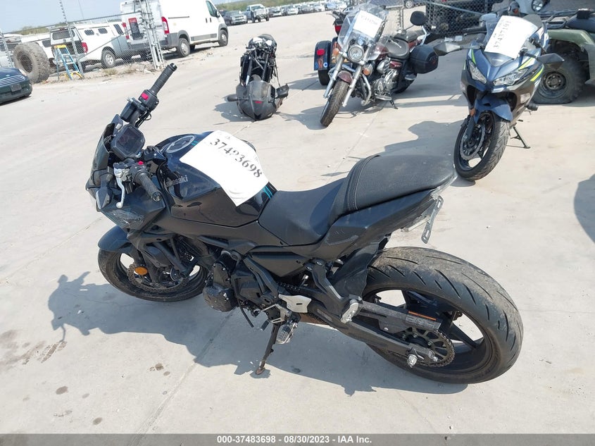 VIN ML5EREL12MDA37477 2021 KAWASAKI ER650 L