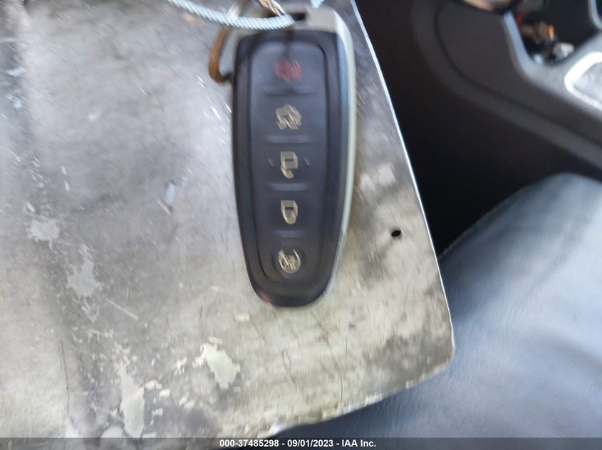 VIN 1FMCU9JD5HUD37433 2017 FORD ESCAPE TITANIUM