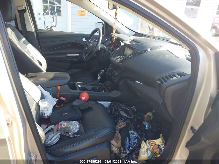 VIN 1FMCU9JD5HUD37433 2017 FORD ESCAPE TITANIUM