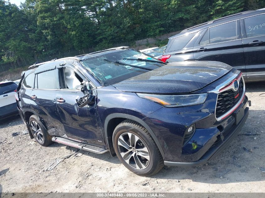 2021 TOYOTA HIGHLANDER HYBRID XLE - 5TDGBRCH4MS515021