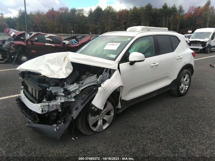 2022 VOLVO XC40 MOMENTUM YV4162UKXN2654393