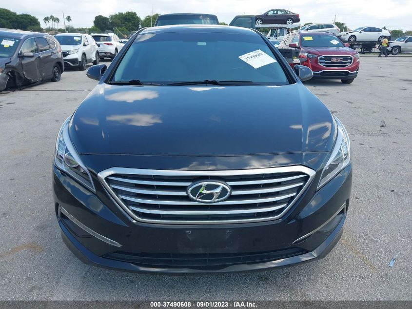 2015 HYUNDAI SONATA 2.4L SE - 5NPE24AF2FH202716