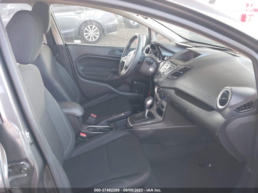 VIN 3FADP4BJ8JM139405 2018 FORD FIESTA SE