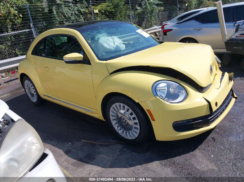 2013 VOLKSWAGEN BEETLE COUPE 2.5L W/SUN - 3VWJP7AT5DM678938