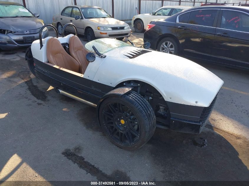7KGTC2V30LR000130 VANDERHALL VENICE 2020