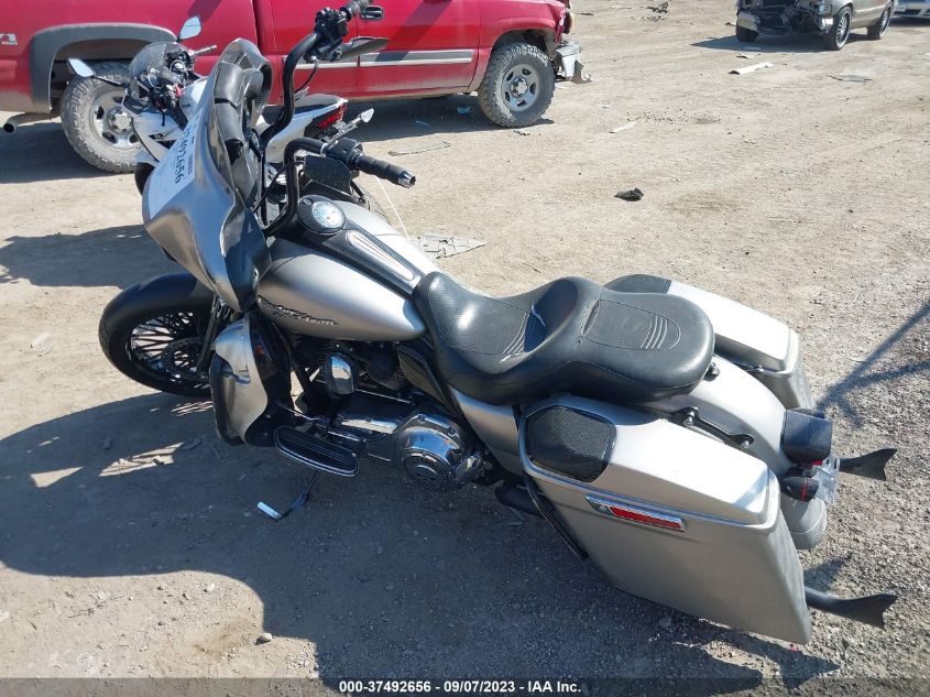 2009 HARLEY-DAVIDSON FLHX - 1HD1KB4119Y609429