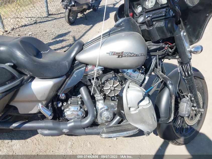 2009 HARLEY-DAVIDSON FLHX - 1HD1KB4119Y609429