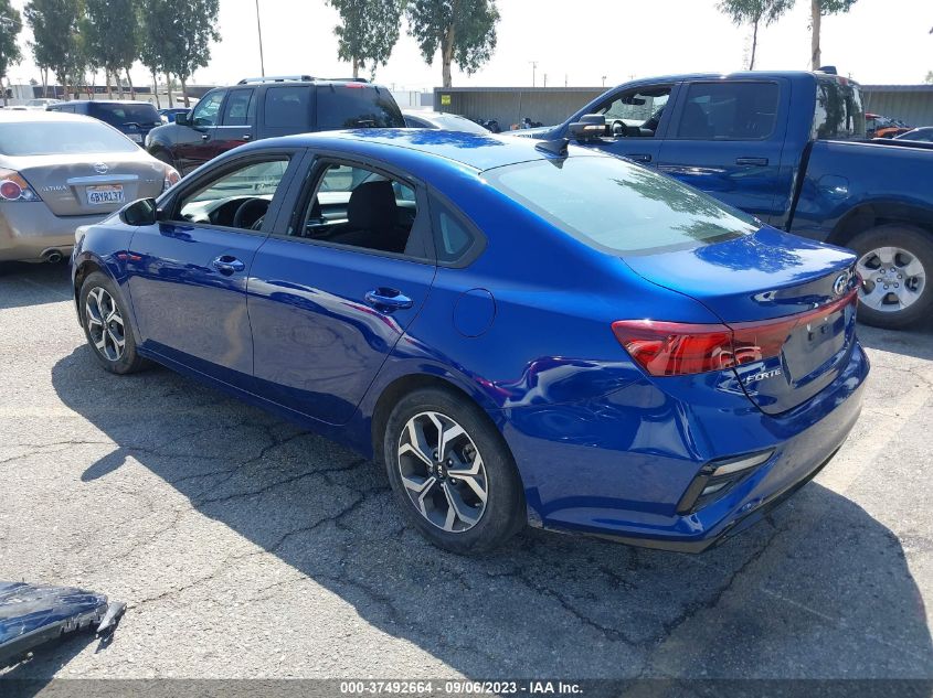 3KPF24AD9ME405574 Kia Forte LXS 3