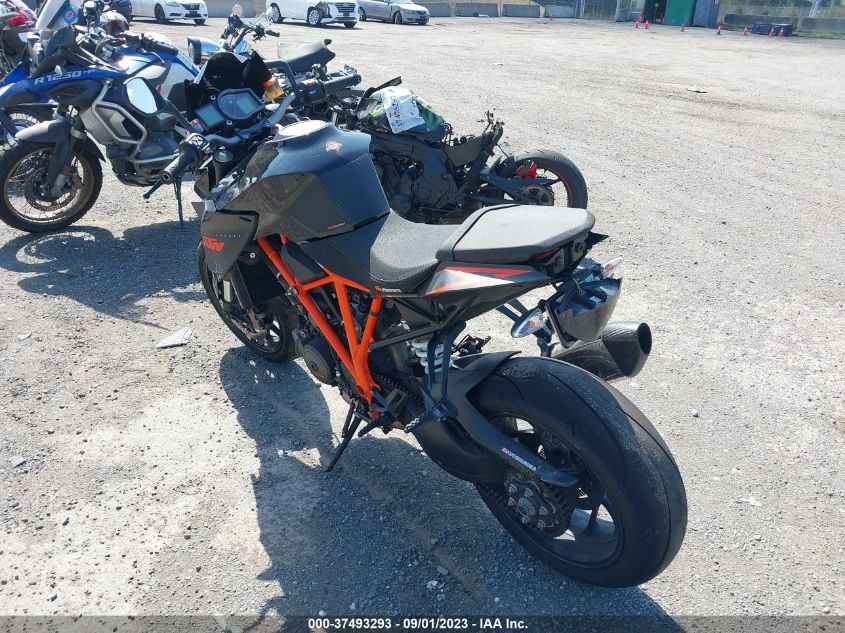 2015 KTM 1290 SUPER DUKE R VBKV39400FM916768