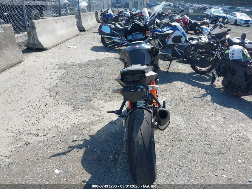 2015 KTM 1290 SUPER DUKE R VBKV39400FM916768