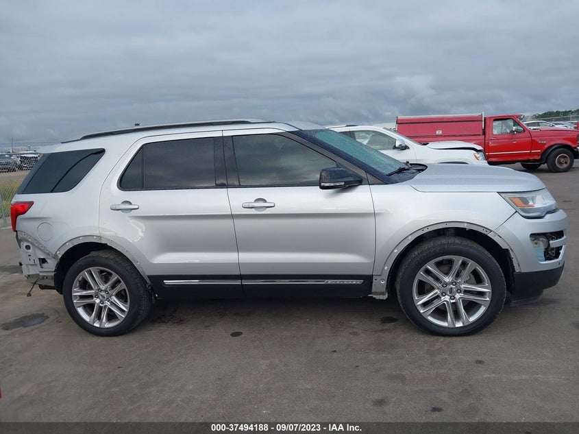 VIN 1FM5K8D88HGD64132 2017 FORD EXPLORER XLT