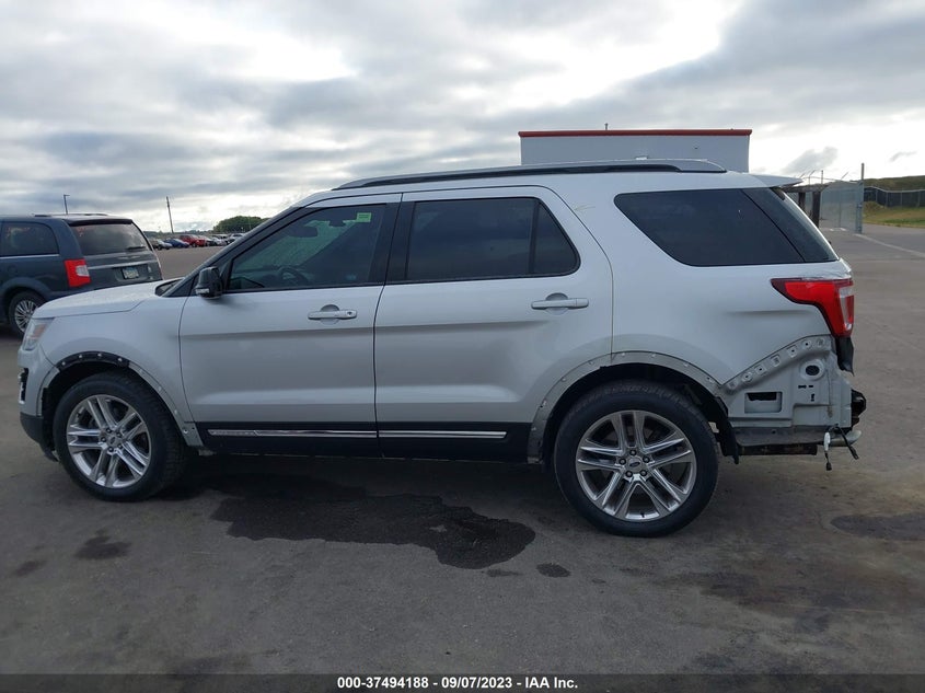 VIN 1FM5K8D88HGD64132 2017 FORD EXPLORER XLT