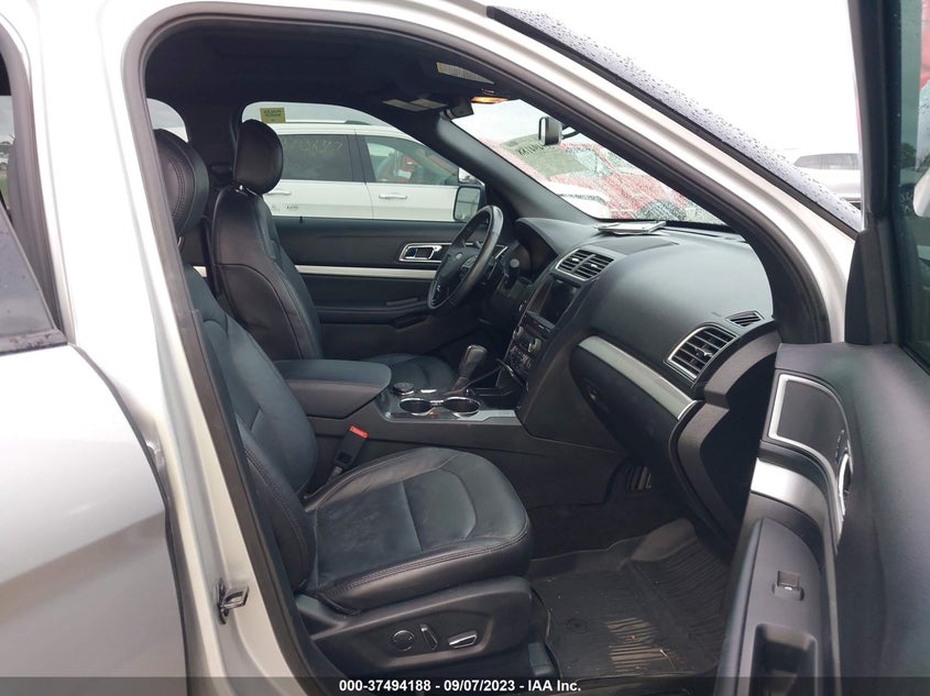 VIN 1FM5K8D88HGD64132 2017 FORD EXPLORER XLT