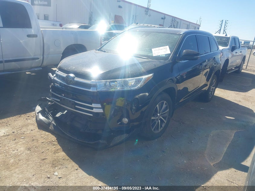 VIN 5TDJZRFH8JS847939 2018 TOYOTA HIGHLANDER SE/XLE