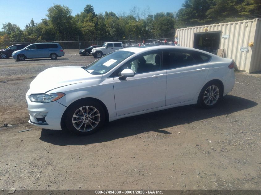 3FA6P0HD8LR136125 Ford Fusion SE 2