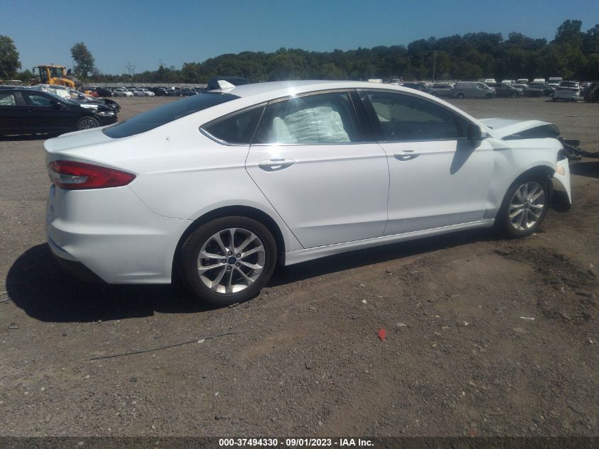 3FA6P0HD8LR136125 Ford Fusion SE 4