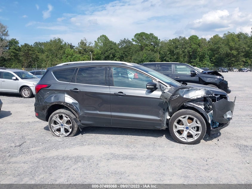 VIN 1FMCU9J99KUB06022 2019 FORD ESCAPE TITANIUM