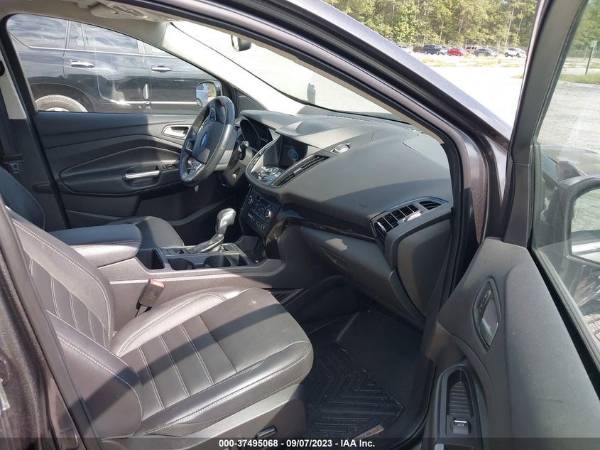 VIN 1FMCU9J99KUB06022 2019 FORD ESCAPE TITANIUM