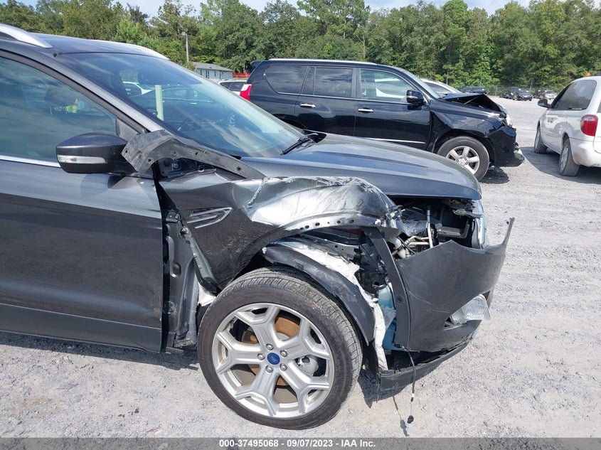 VIN 1FMCU9J99KUB06022 2019 FORD ESCAPE TITANIUM