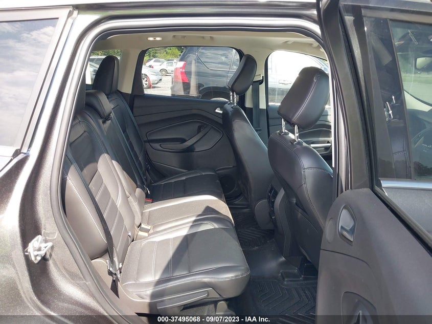 VIN 1FMCU9J99KUB06022 2019 FORD ESCAPE TITANIUM