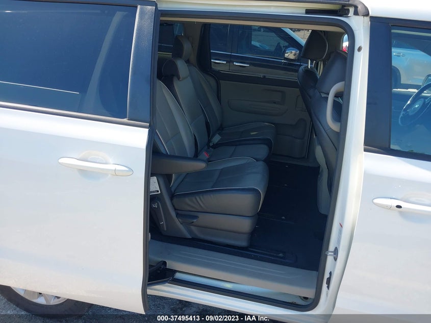 VIN KNDMB5C13H6268109 2017 KIA SEDONA LX