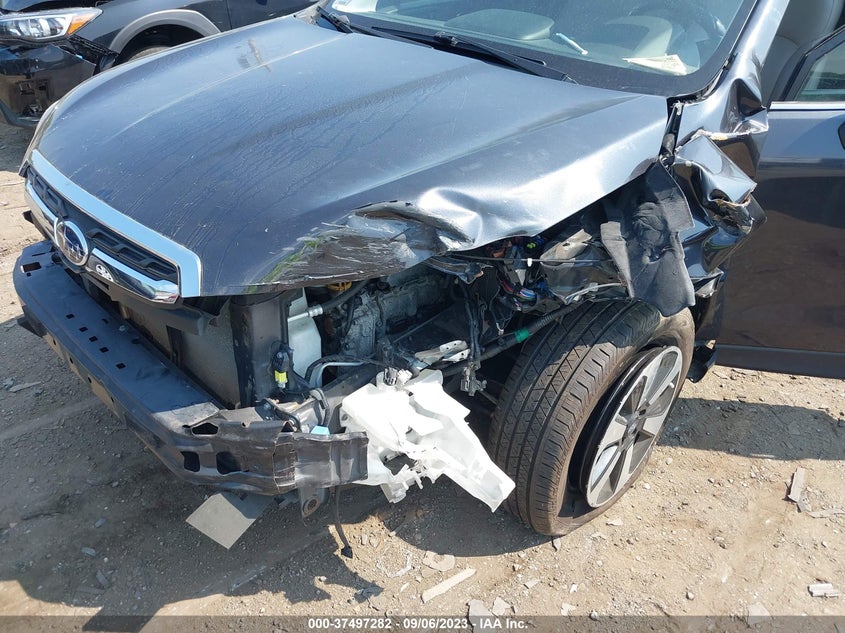 VIN JF2SJARC3JH511814 2018 SUBARU FORESTER LIMITED