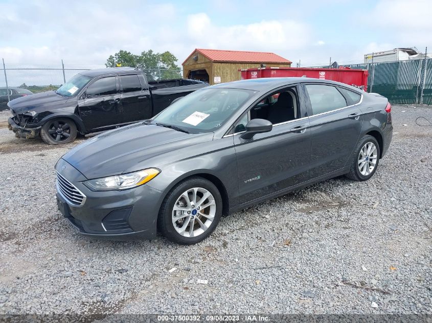 3FA6P0LU3KR267548 Ford Fusion SE 2