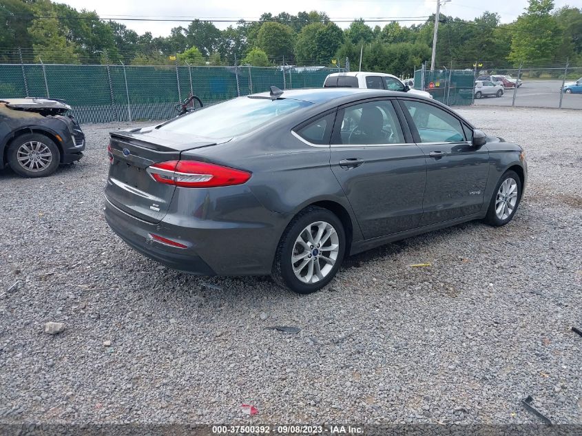 3FA6P0LU3KR267548 Ford Fusion SE 4