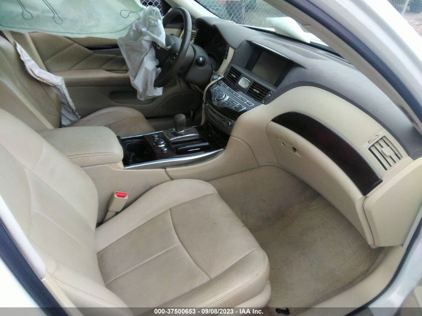 2015 INFINITI Q70 JN1BY1AR0FM561436