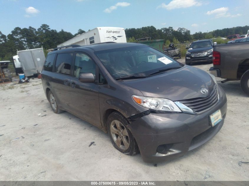 5TDKZ3DC4HS824239 2017 TOYOTA SIENNA, photo no. 1