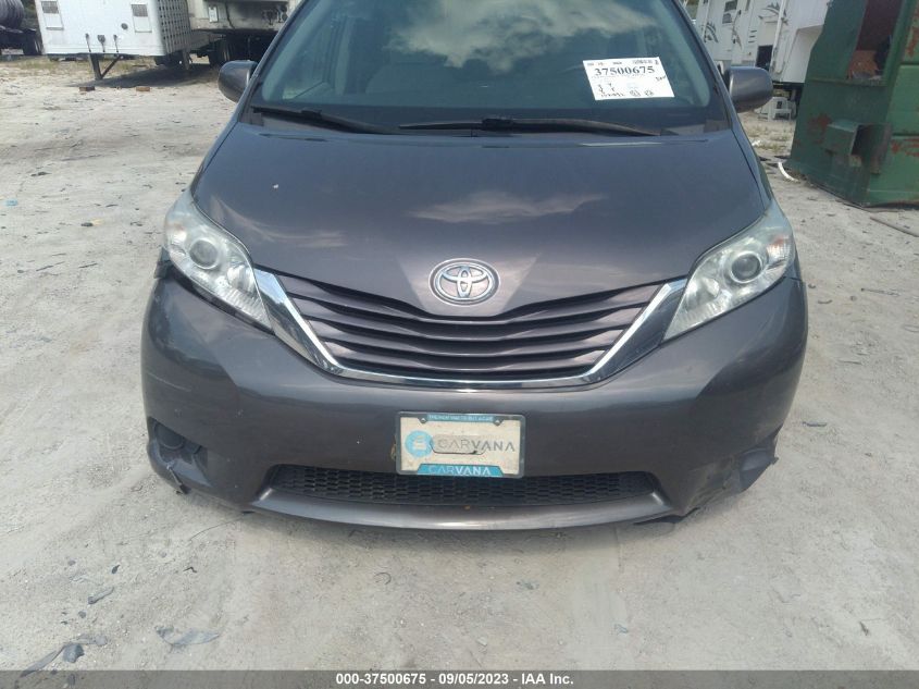 5TDKZ3DC4HS824239 2017 TOYOTA SIENNA, photo no. 6