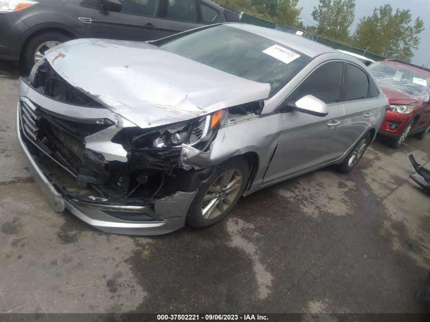 2015 HYUNDAI SONATA 2.4L SE - 5NPE24AF8FH010653