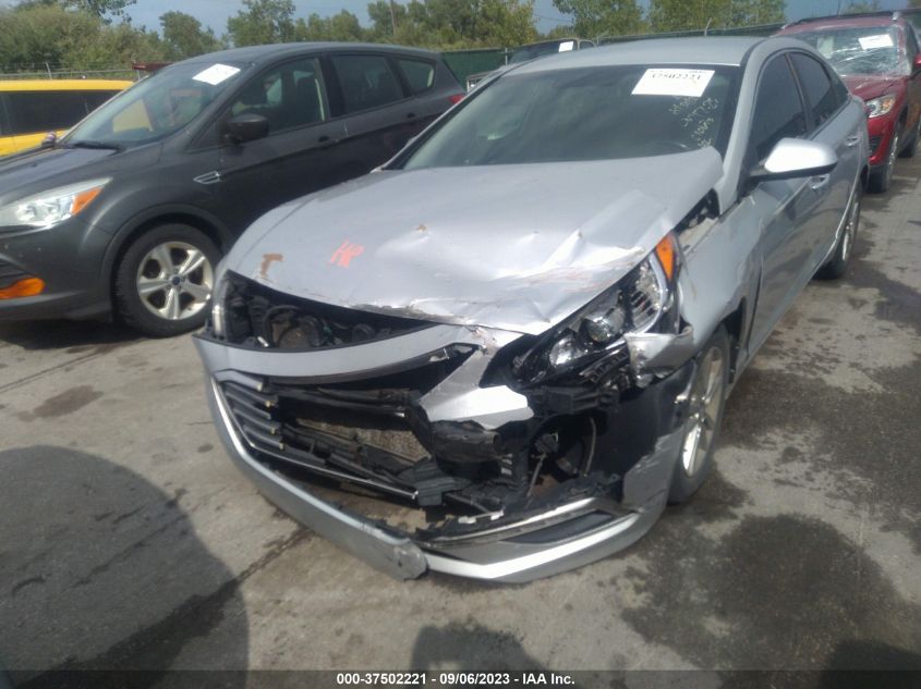 2015 HYUNDAI SONATA 2.4L SE - 5NPE24AF8FH010653