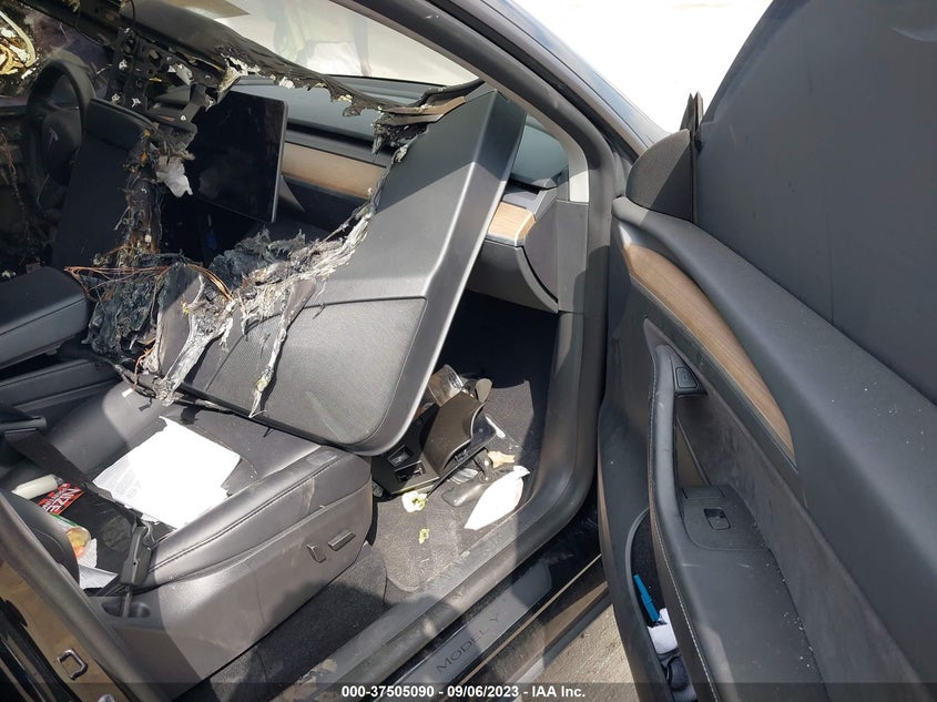 VIN 7SAYGDEE2NA019877 2022 TESLA MODEL Y