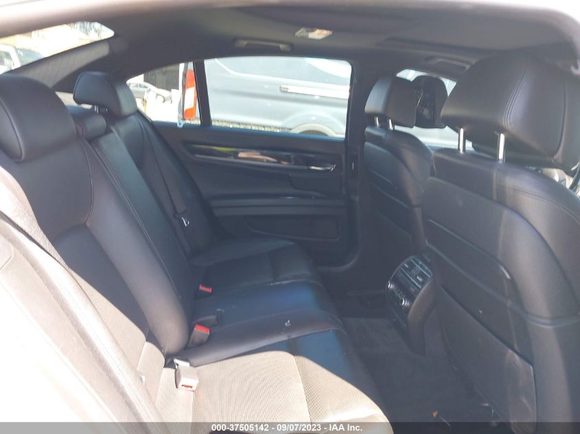 2013 BMW 7 SERIES 740I - WBAYA6C56DC995265