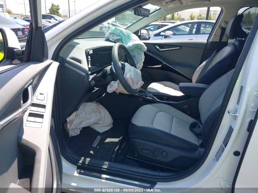 VIN KNDCT3LE2P5110543 2023 KIA NIRO SX