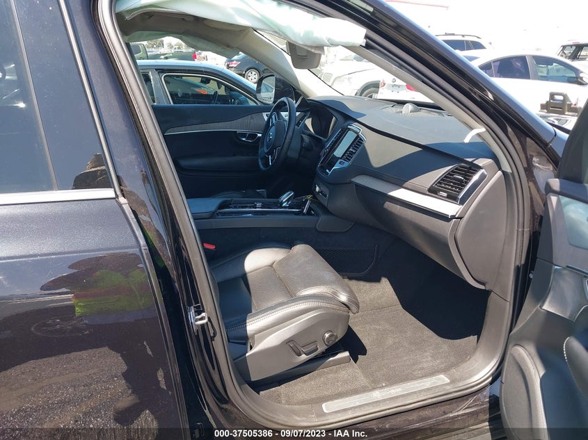 VIN YV4BR00L2M1695393 2021 VOLVO XC90 INSCRIPTION