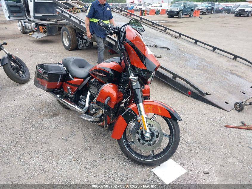1HD1PXF19HB952843 HARLEY-DAVIDSON FLHXSE CVO STREET GLIDE 2017