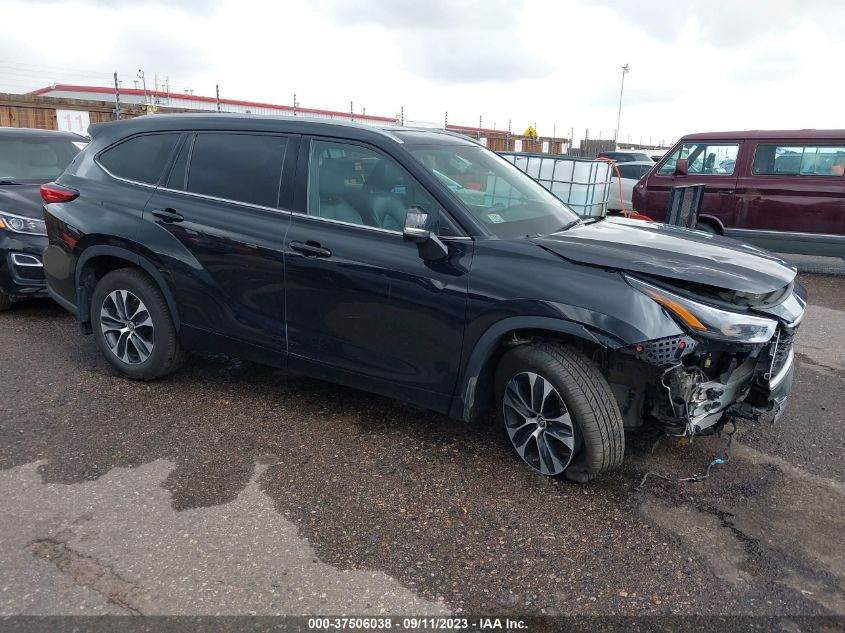 2022 TOYOTA HIGHLANDER XLE - 5TDGZRBH1NS161795
