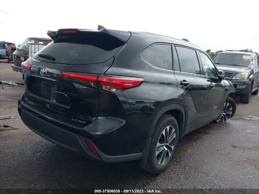 2022 TOYOTA HIGHLANDER XLE - 5TDGZRBH1NS161795
