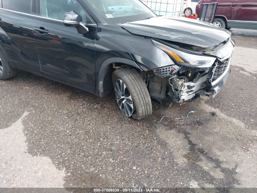 2022 TOYOTA HIGHLANDER XLE - 5TDGZRBH1NS161795