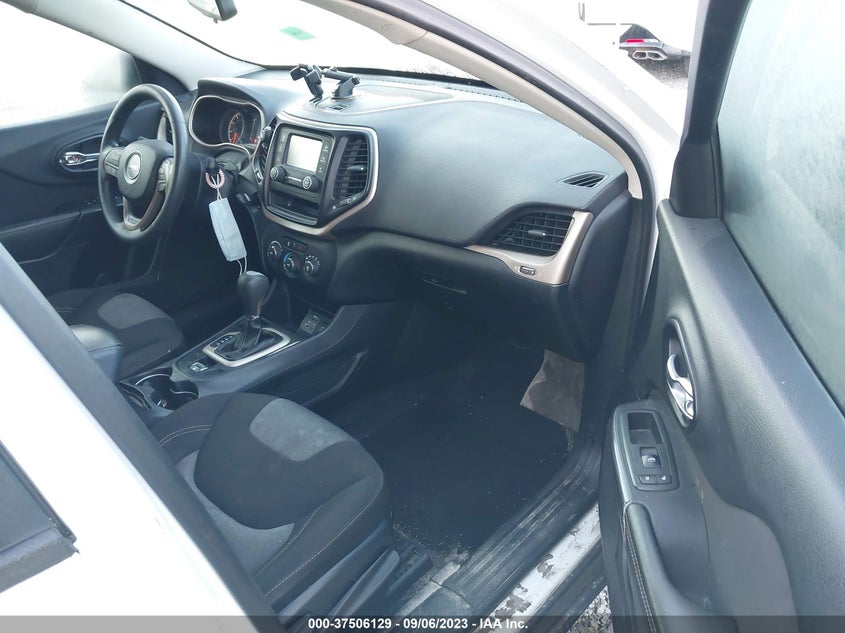 VIN 1C4PJLAB4HW559301 2017 JEEP CHEROKEE SPORT