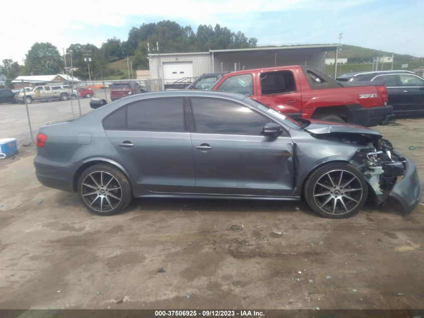 2014 VOLKSWAGEN JETTA SEDAN SE - 3VWD17AJ3EM322700