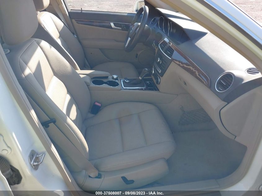 2014 MERCEDES-BENZ C 250 SPORT/LUXURY WDDGF4HBXER308764