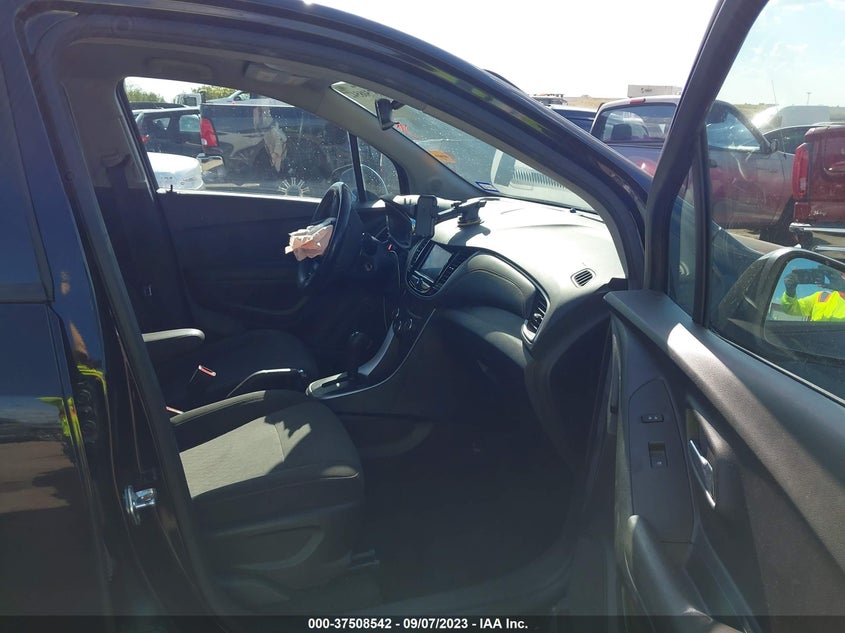 VIN KL7CJKSB2LB324951 2020 CHEVROLET TRAX LS