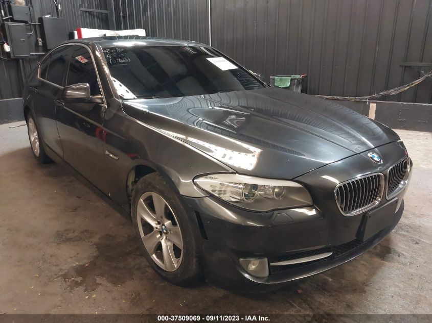 2013 BMW 5 SERIES 528I XDRIVE - WBAXH5C50DD111526