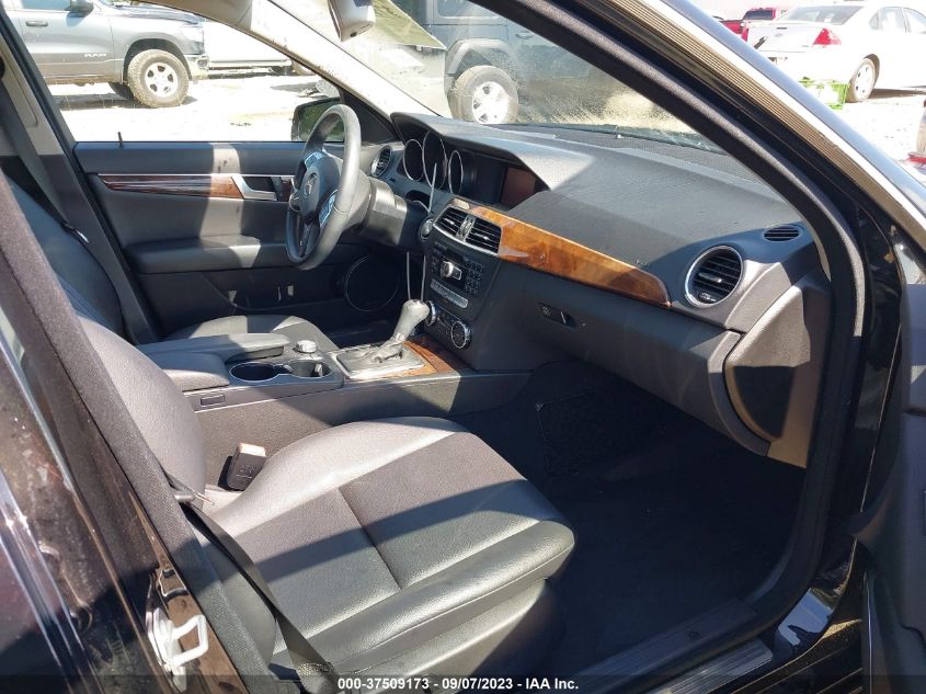 2013 MERCEDES-BENZ C-CLASS C 250 LUXURY - WDDGF4HB2DA793527