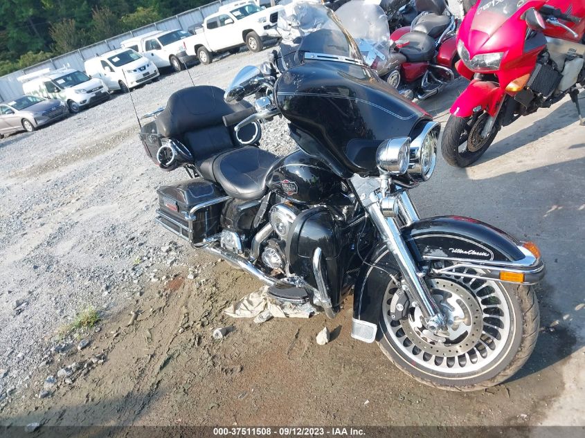 2011 HARLEY-DAVIDSON FLHTCU - 1HD1FC417BB633060