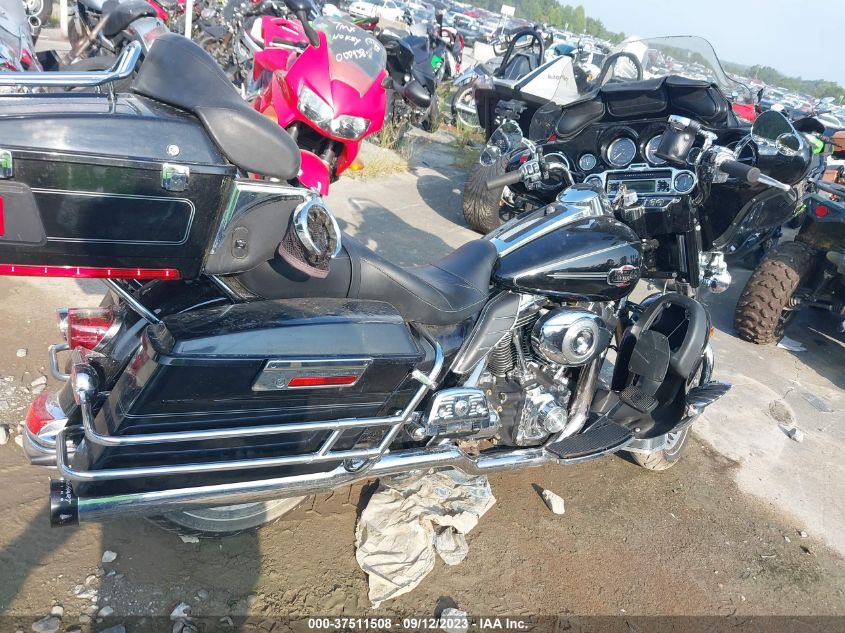 2011 HARLEY-DAVIDSON FLHTCU - 1HD1FC417BB633060