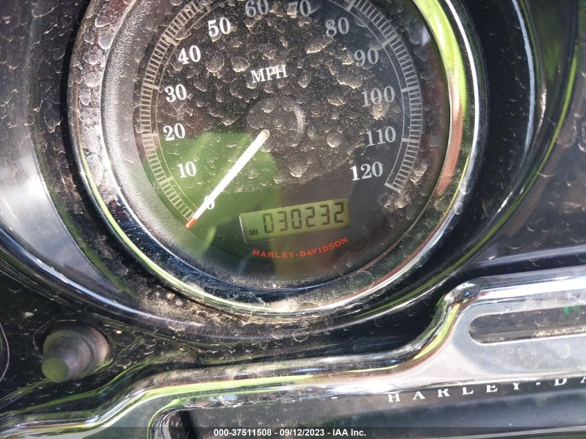 2011 HARLEY-DAVIDSON FLHTCU - 1HD1FC417BB633060